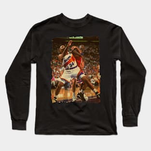 Charles Barkley vs Michael Jordan Vintage // 2 Long Sleeve T-Shirt